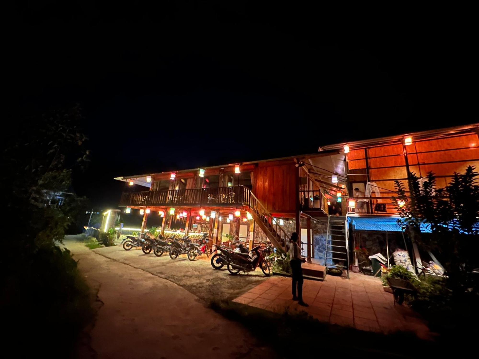 Wild Orchid- Lan Home Lang Cac Luaran gambar